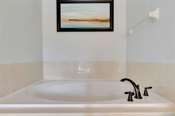 Image No.27-10 Bed House for sale