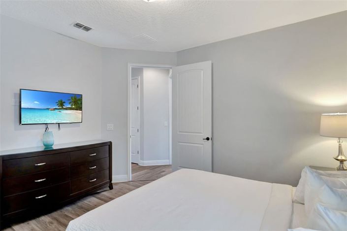 Image No.30-10 Bed House for sale