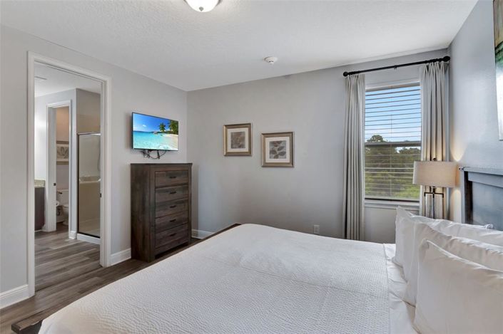 Image No.42-10 Bed House for sale