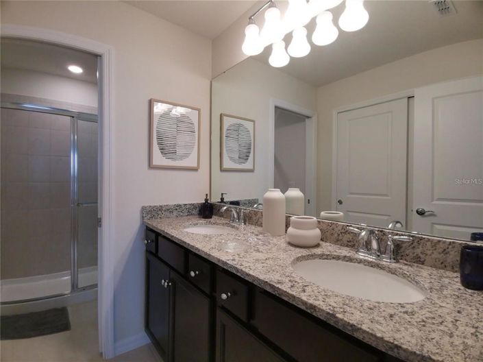 Image No.11-5 Bed Townhouse for sale