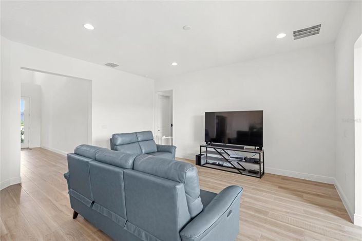 Image No.11-5 Bed House for sale