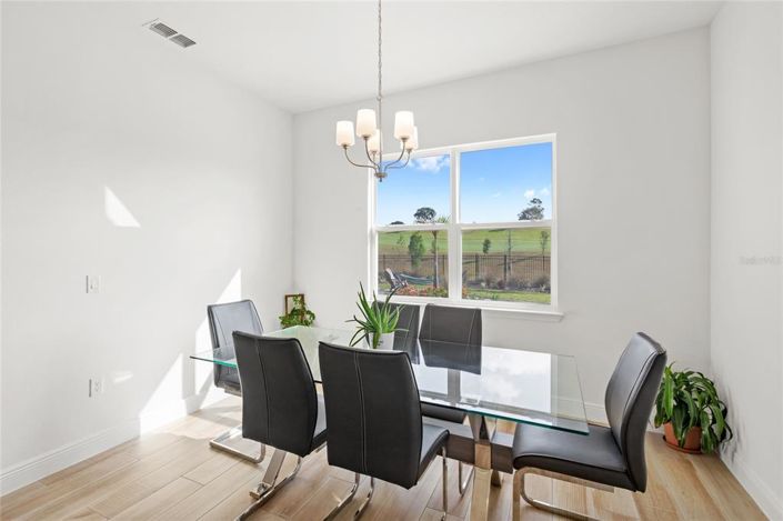 Image No.8-5 Bed House for sale