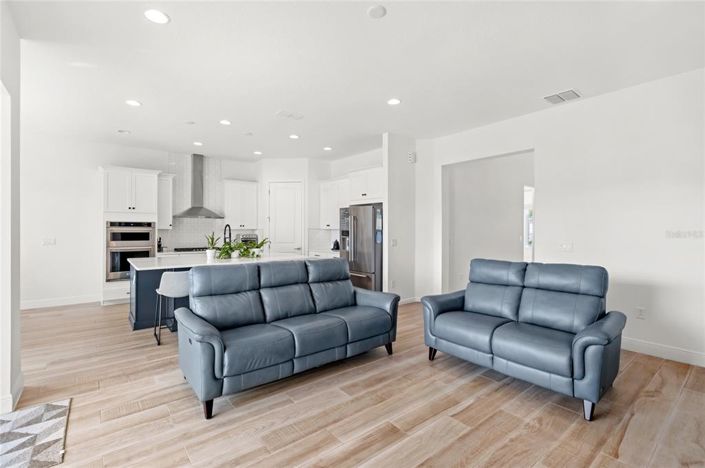 Image No.9-5 Bed House for sale