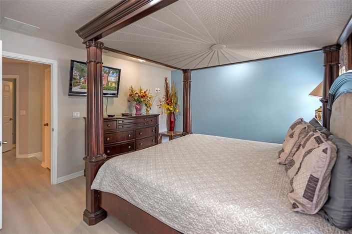 Image No.14-4 Bed Townhouse for sale