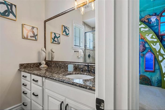 Image No.30-5 Bed House for sale