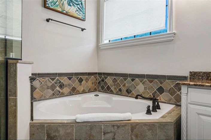 Image No.42-5 Bed House for sale