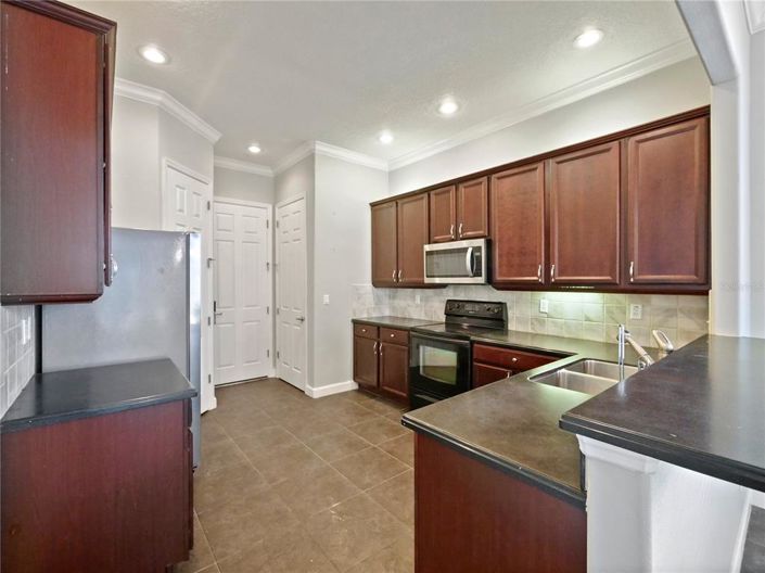 Image No.24-4 Bed House for sale