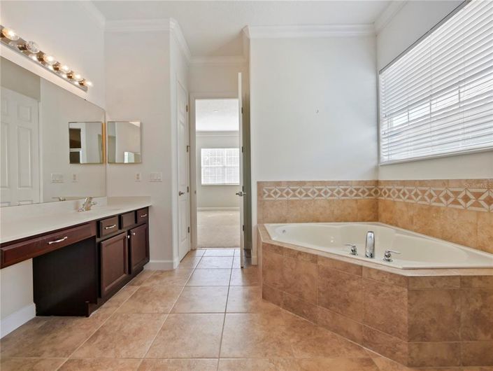 Image No.30-4 Bed House for sale