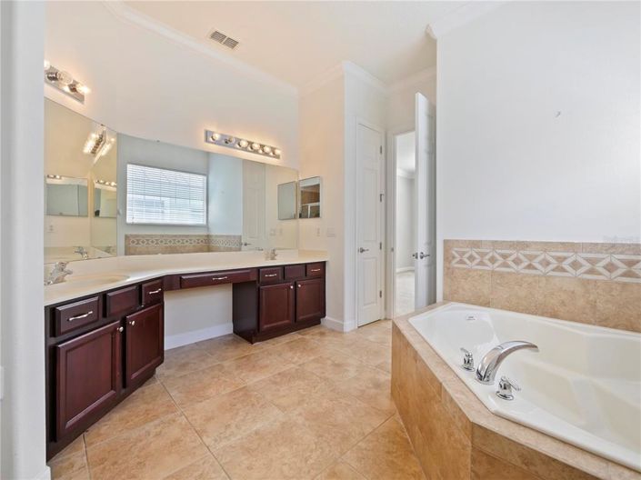 Image No.7-4 Bed House for sale