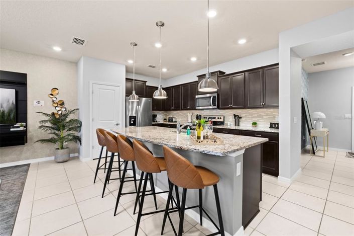 Image No.5-5 Bed Townhouse for sale