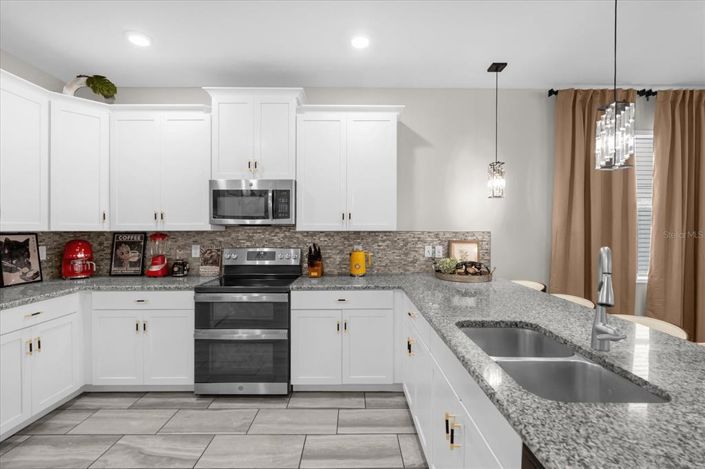 Image No.16-8 Bed Property for sale