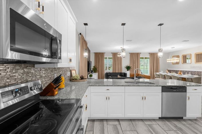 Image No.17-8 Bed Property for sale