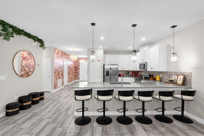 Image No.18-8 Bed Property for sale