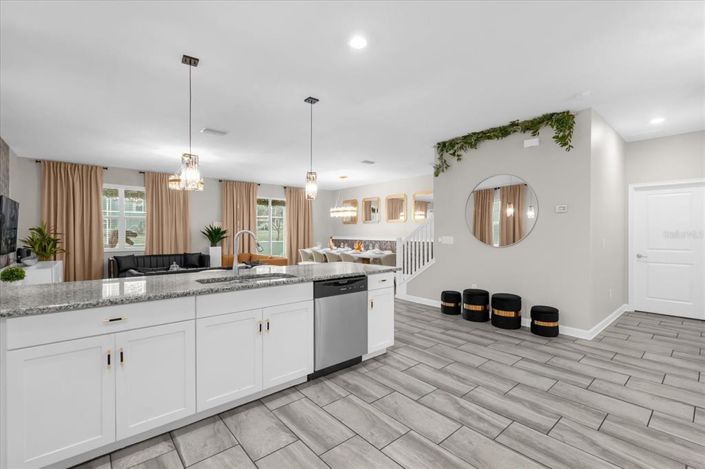 Image No.19-8 Bed Property for sale