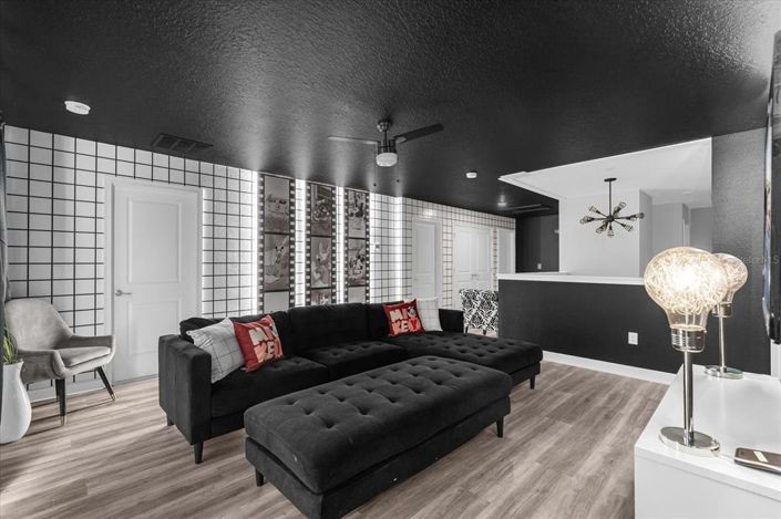 Image No.29-8 Bed Property for sale