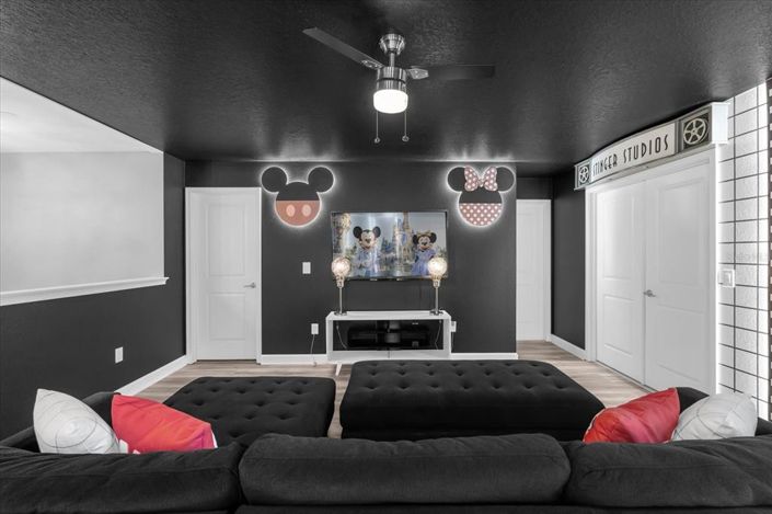 Image No.36-8 Bed Property for sale