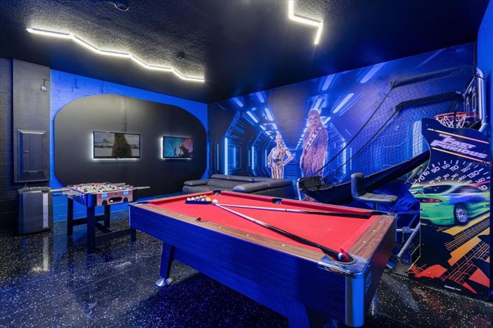 Image No.4-8 Bed Property for sale