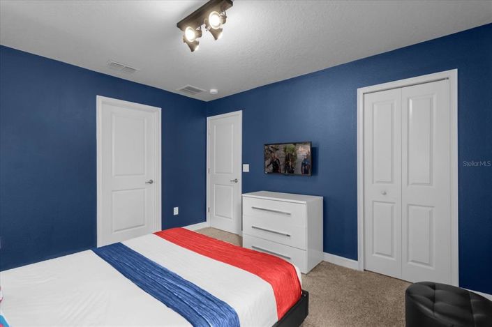 Image No.55-8 Bed Property for sale