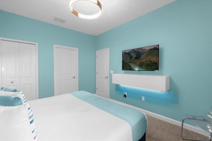 Image No.60-8 Bed Property for sale