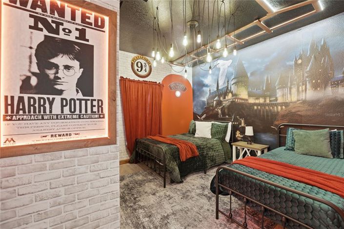 Image No.11-5 Bed Townhouse for sale