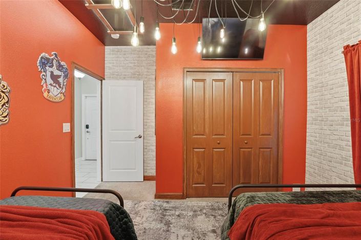 Image No.13-5 Bed Townhouse for sale