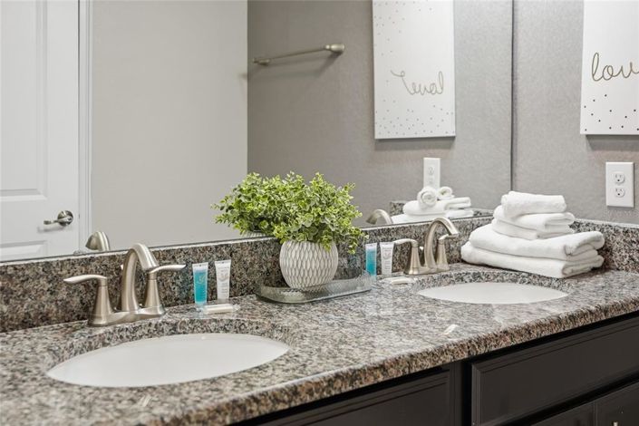 Image No.15-5 Bed Townhouse for sale