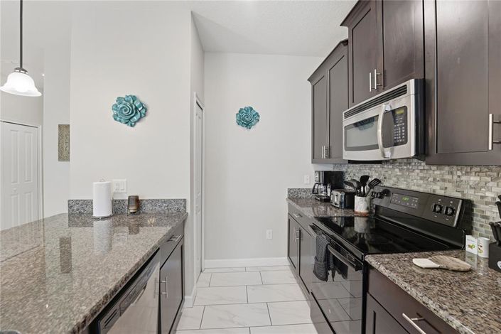 Image No.21-5 Bed Townhouse for sale