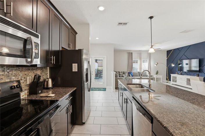 Image No.22-5 Bed Townhouse for sale