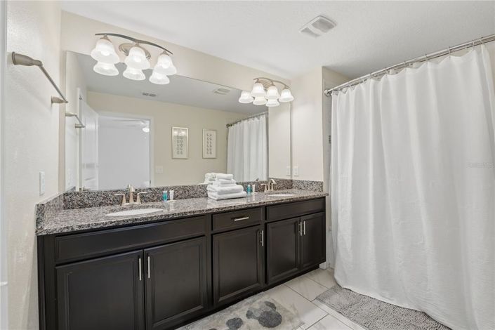 Image No.25-5 Bed Townhouse for sale