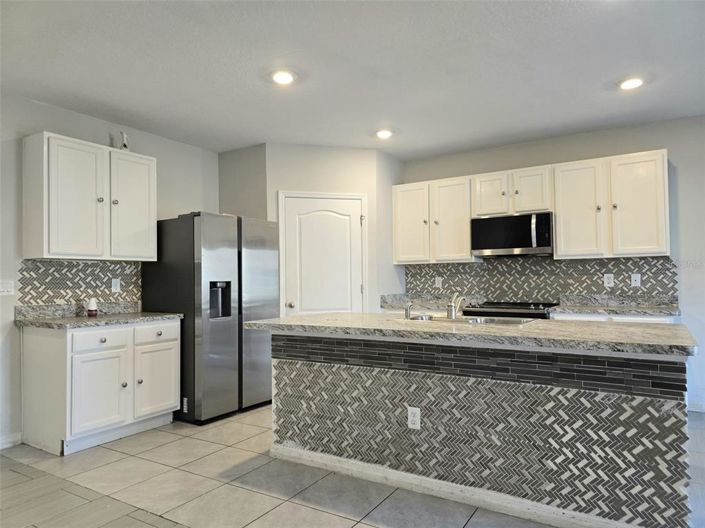 Image No.10-5 Bed Property for sale