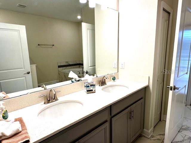 Image No.17-8 Bed Property for sale