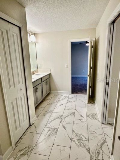 Image No.32-8 Bed Property for sale