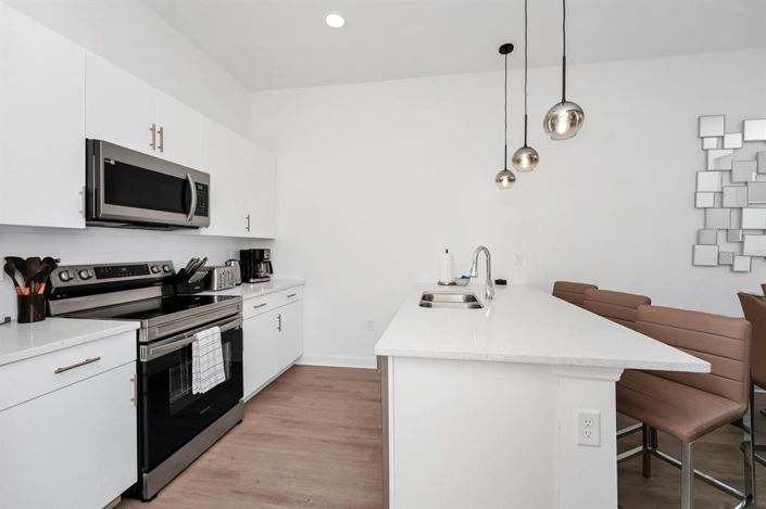 Image No.13-5 Bed Townhouse for sale