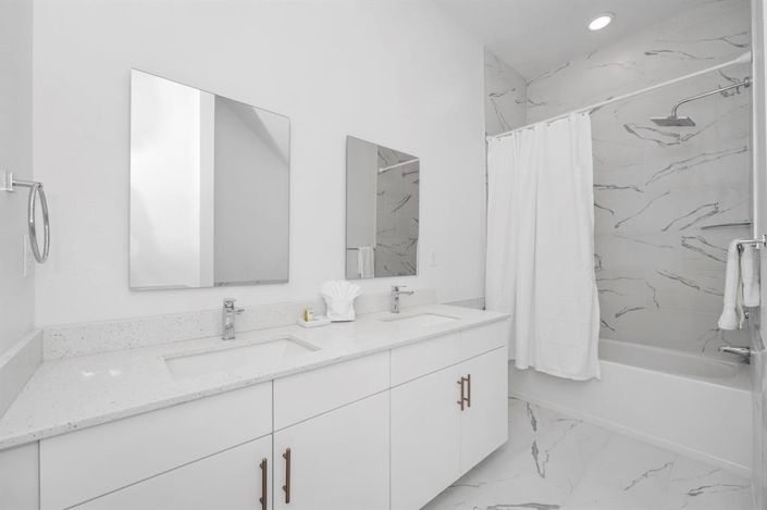 Image No.21-5 Bed Townhouse for sale