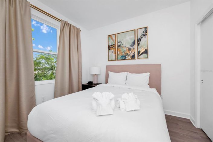 Image No.27-5 Bed Townhouse for sale