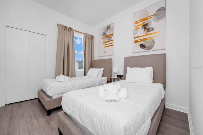 Image No.32-5 Bed Townhouse for sale