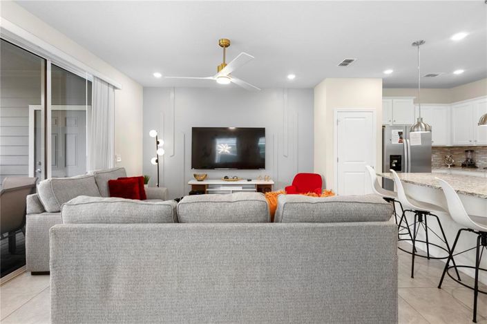 Image No.12-5 Bed Townhouse for sale