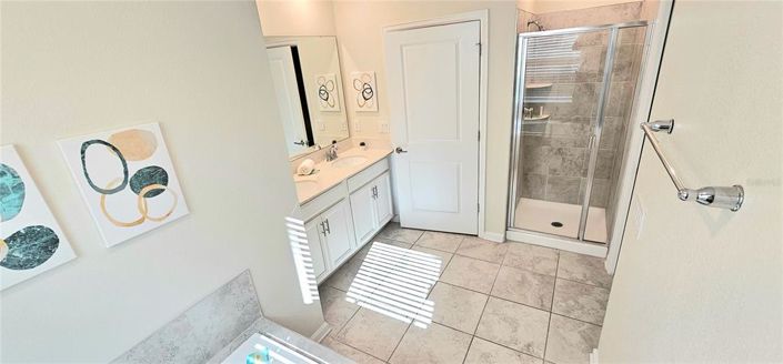 Image No.10-2 Bed Property for sale