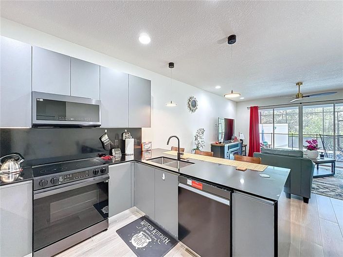 Image No.28-3 Bed Townhouse for sale