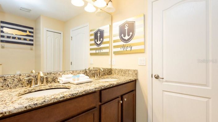 Image No.33-9 Bed Property for sale