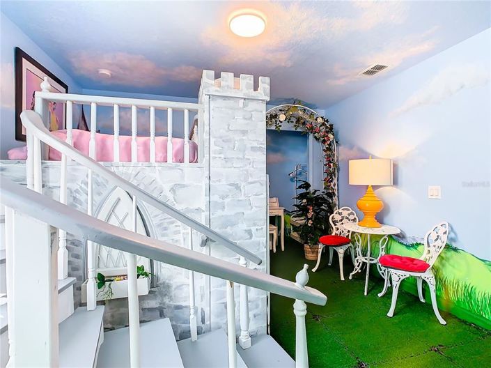 Image No.12-8 Bed House for sale