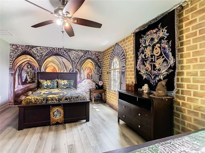 Image No.17-8 Bed Property for sale