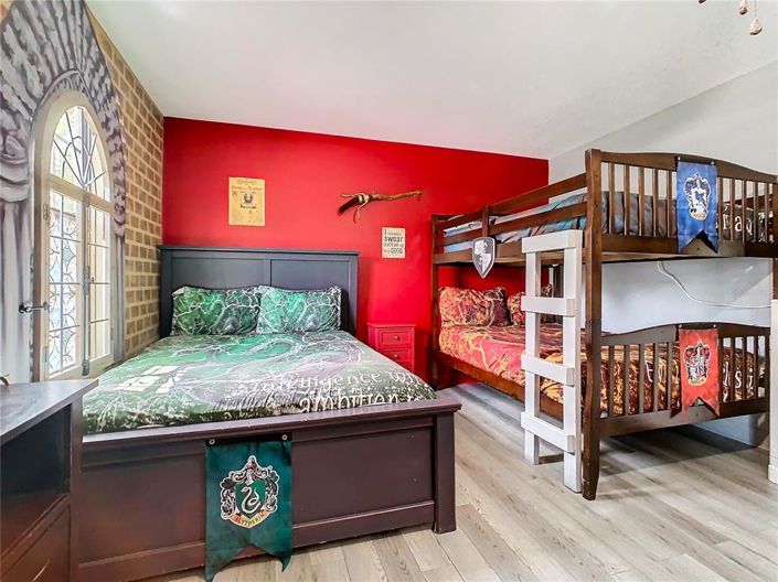 Image No.18-8 Bed House for sale