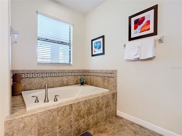 Image No.51-8 Bed House for sale