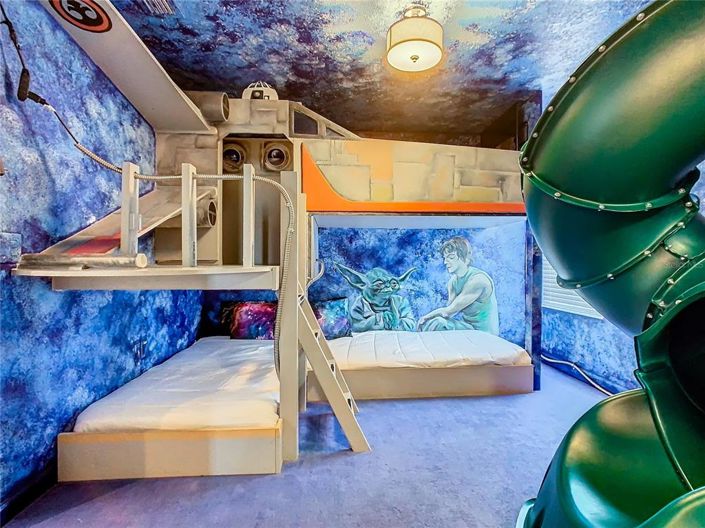 Image No.6-8 Bed House for sale