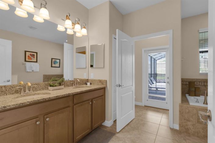 Image No.60-8 Bed House for sale