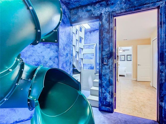 Image No.8-8 Bed House for sale