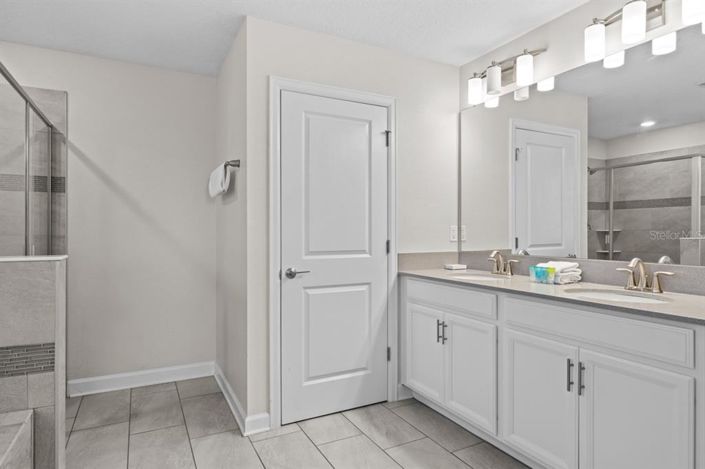 Image No.23-6 Bed Property for sale