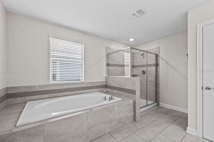 Image No.24-6 Bed Property for sale