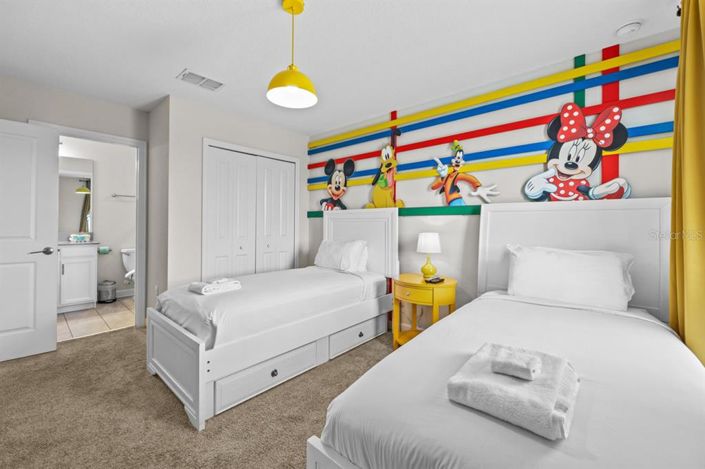 Image No.26-6 Bed Property for sale